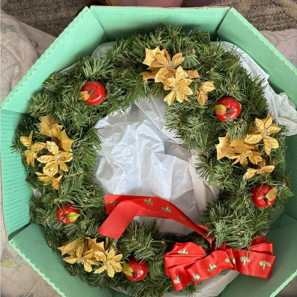 Elegant Green Holiday Wreath with Gold and Red Highlights